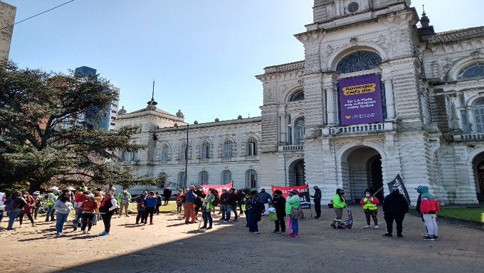 MUNICIPALES EXIGEN AL INTENDENTE JULIO GARRO PARTICIPAR EN LAS PARITARIAS