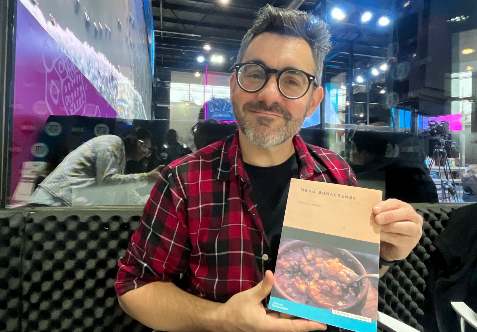 JUAN BRACELI: “MENÚ BONAERENSE, ES MUCHO MÁS QUE UN LIBRO DE RECETAS”