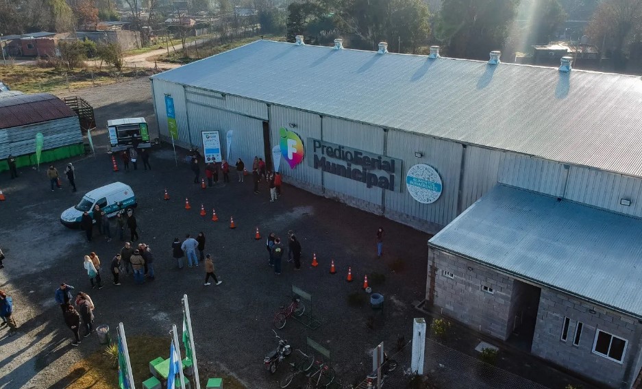 KICILLOF RECORRIÓ EL MERCADO BONAERENSE FIJO