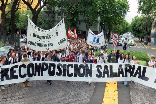 MÉDICOS RESIDENTES QUE DEPENDEN DE NACIÓN LLEVAN A CABO UN PARO DE 48 HORAS