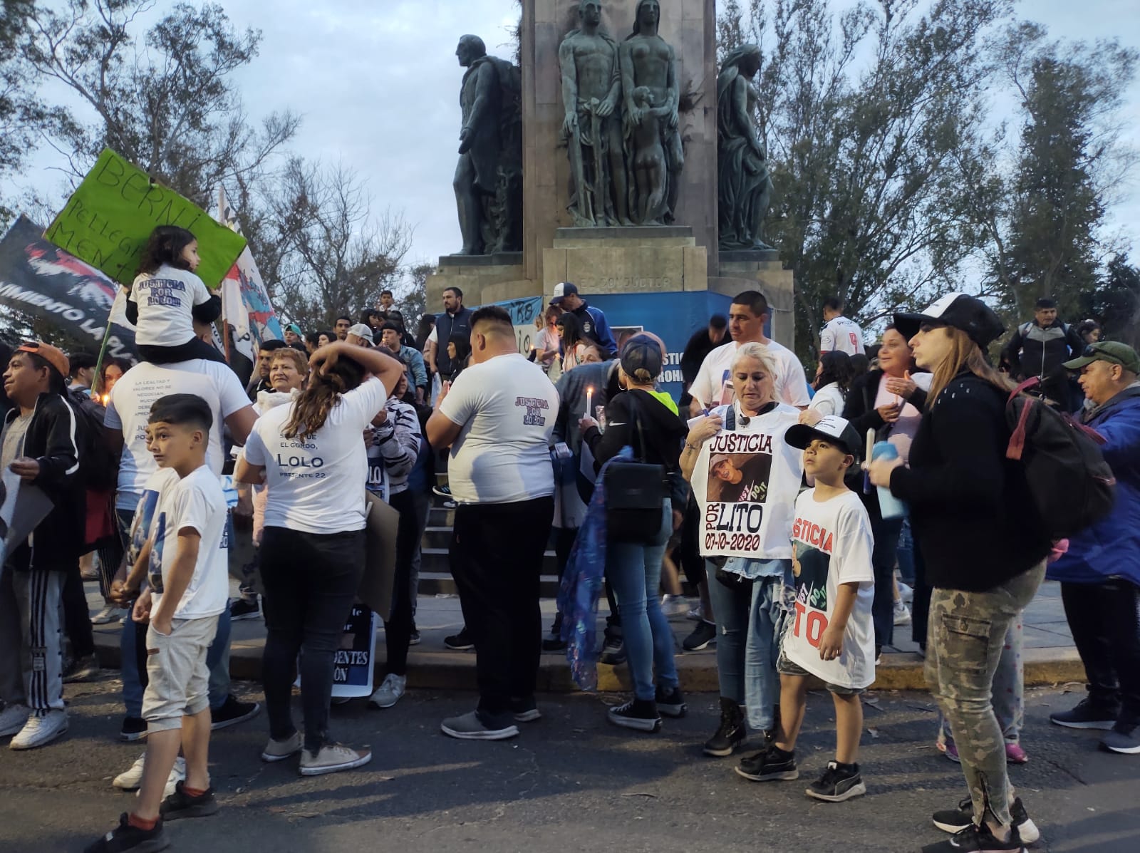 “LA FAMILIA PRETENDE UNA VARIACIÓN Y UN CAMBIO RADICAL EN LA CALIFICACIÓN LEGAL”