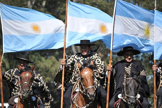 AYACUCHO CELEBRA LA FIESTA NACIONAL DEL TERNERO Y EL DÍA DE LA YERRA