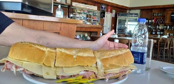 DESTACAN UN LOCAL GASTRONÓMICO POR SUS SÁNDWICHES