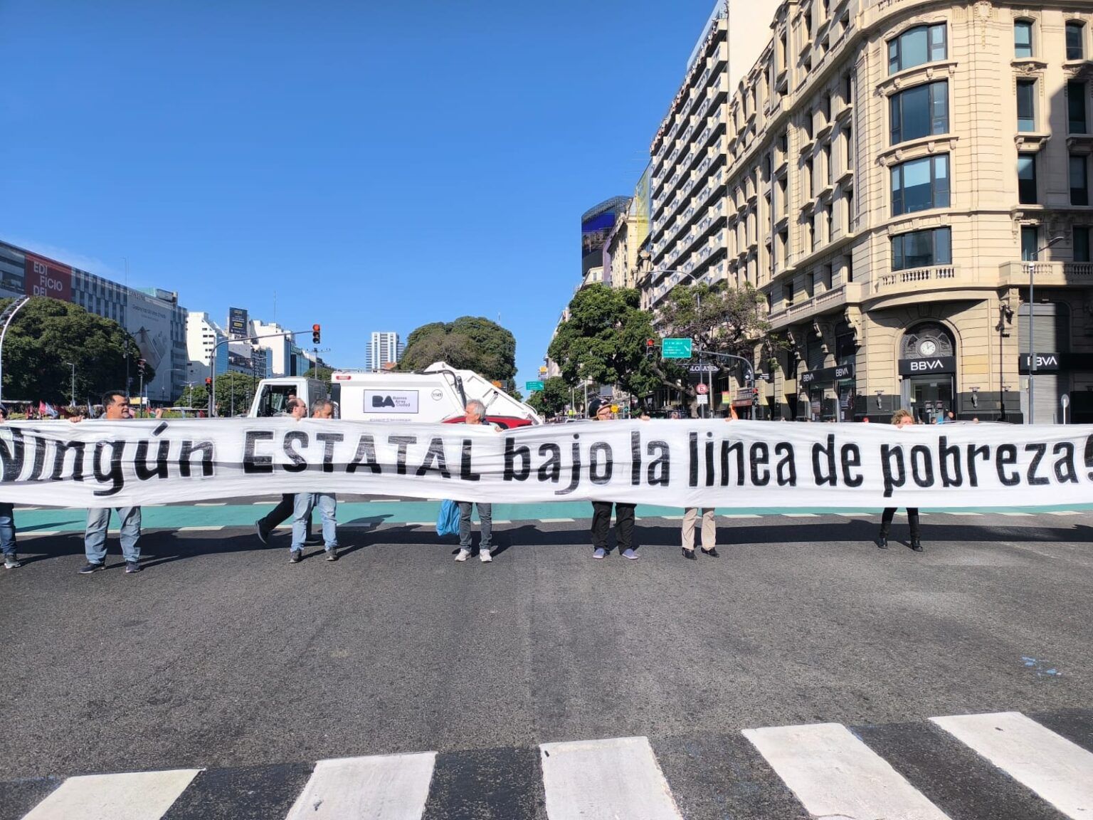 GESTIÓN MILEI: CADA TRABAJADOR ESTATAL PERDIÓ $8 MILLONES DE FORMA ACUMULADA