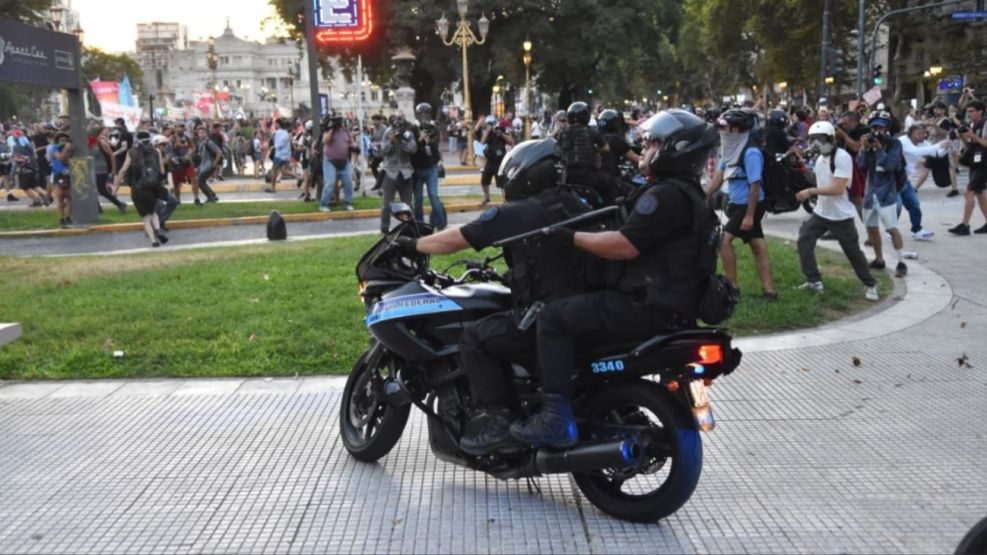 “NO ESTABA PASANDO NADA Y NOS TIRARON CON BALAS DE GOMA”