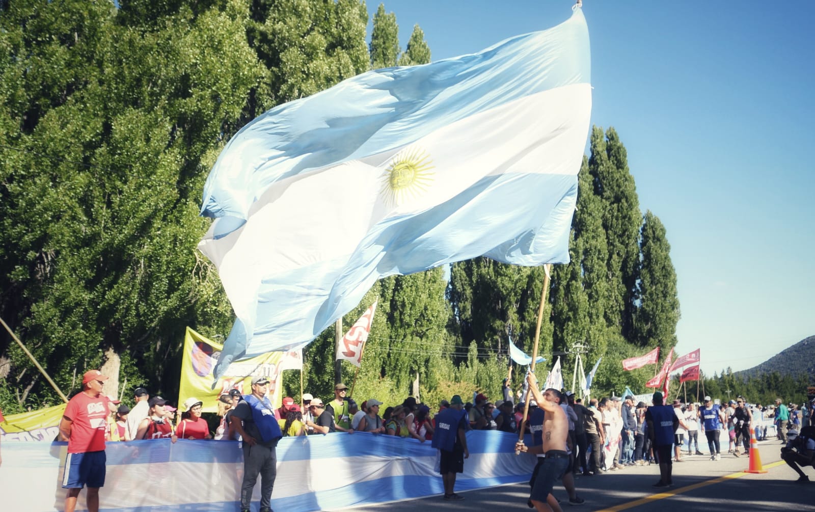 MARTÍN ADORNO: “LAGO ESCONDIDO SE HA CONVERTIDO EN UNA CUEVA DE MAFIOSOS Y PRIVILEGIADOS”