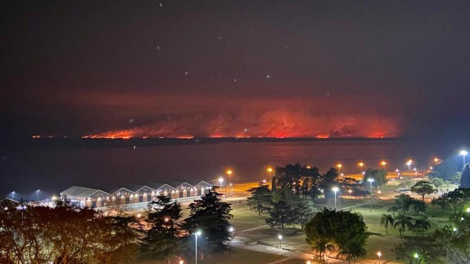 LA PROVINCIA DE BUENOS AIRES AYUDA A COMBATIR LOS INCENDIOS EN LAS ISLAS DEL DELTA DE PARANÁ